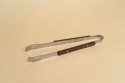 Щипцы для мяса 33см с дер.ручками Щипцы для мяса 33см с дер.ручками